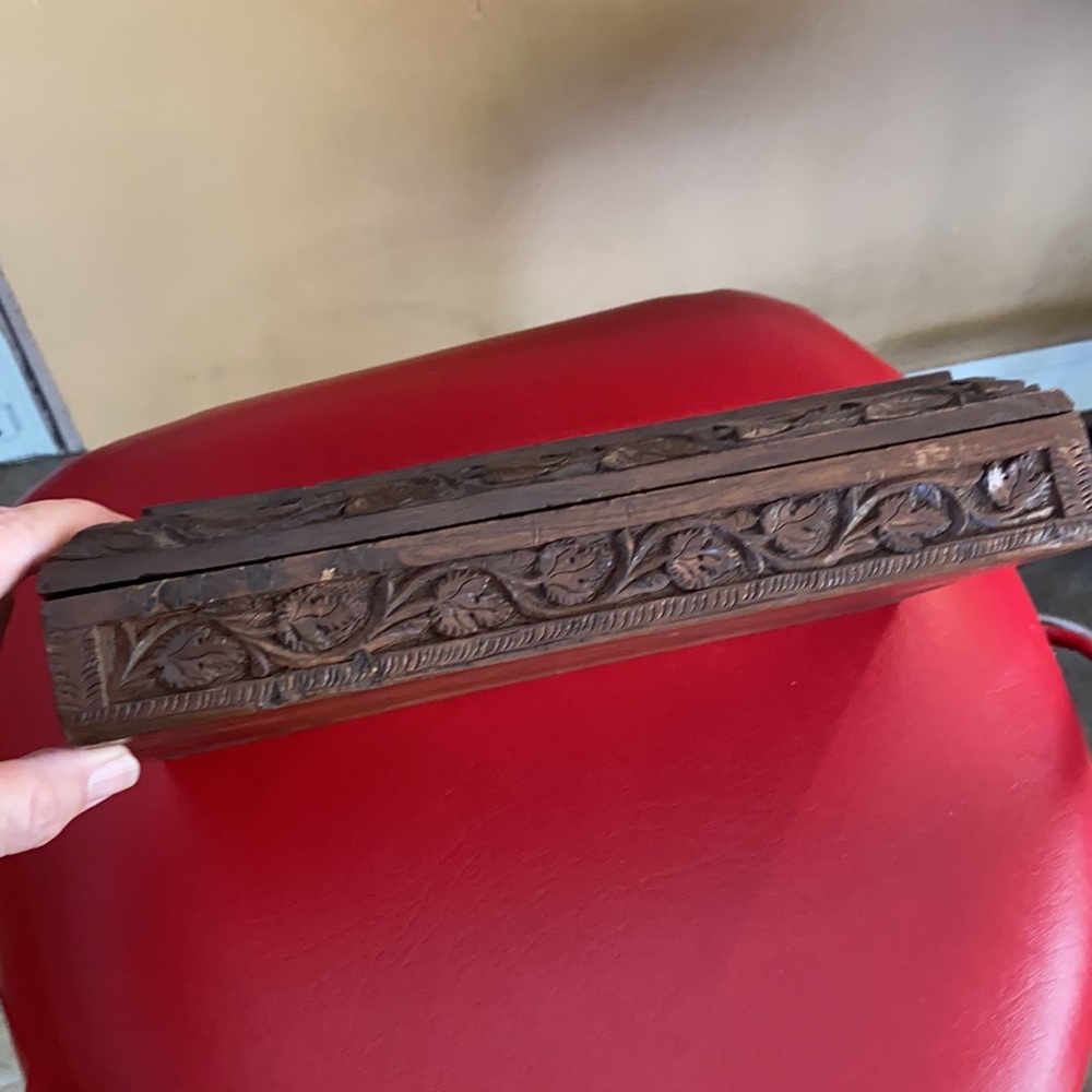 Hand carved wooden treasure jewelry box - Picture 7 of 14